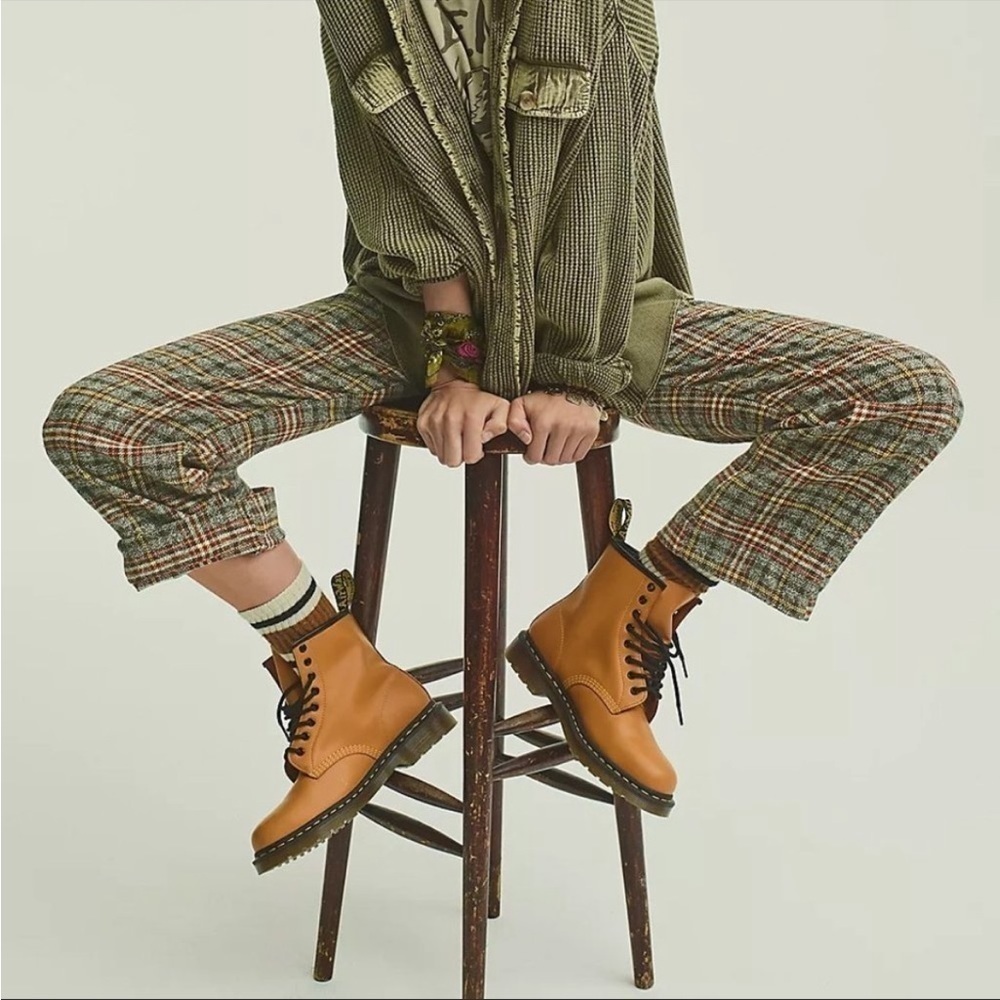 NEW Dr. Martens 1460 Smooth-Lace Up Boots in Pumpkin Orange
